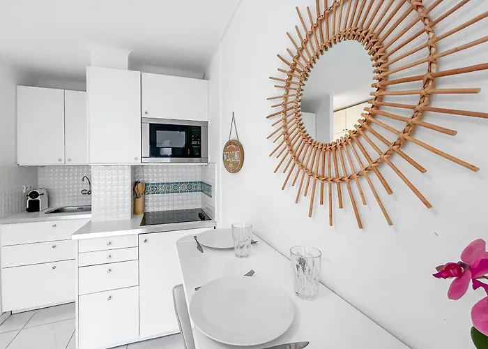 Lumineux, Wifi A Deux Pas De La Croisette 칸느